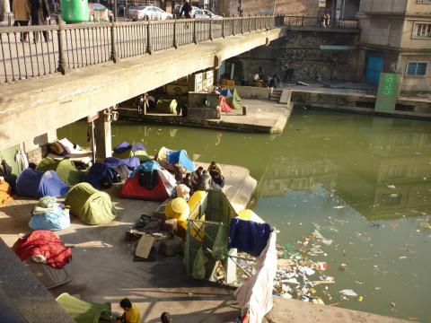 20160906-B afghan_refugees_living_on_the_canal_saint_martin_underneath_a_bridge.jpg